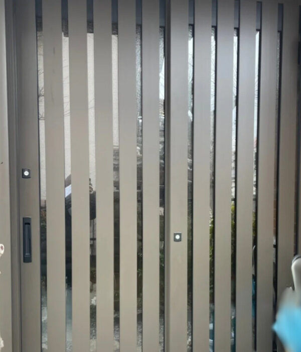 玄関戸入替工事